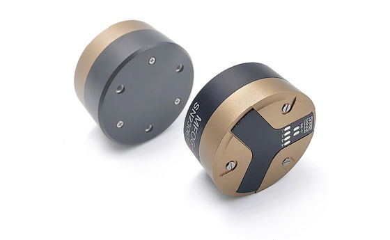 Un bon prix. Tourne-disque à trois axes avec une capacité de charge élevée pour l'étalonnage et les essais gyroscopiques en ligne